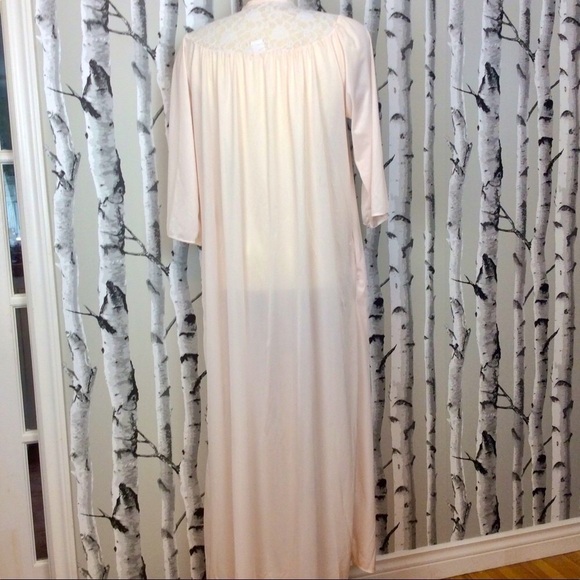 Vintage blush pink housecoat lace tie front. - Picture 5 of 8